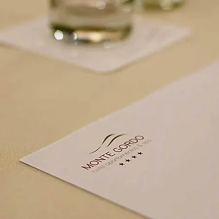 Hotel & 4*