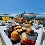 Hotel & 4*